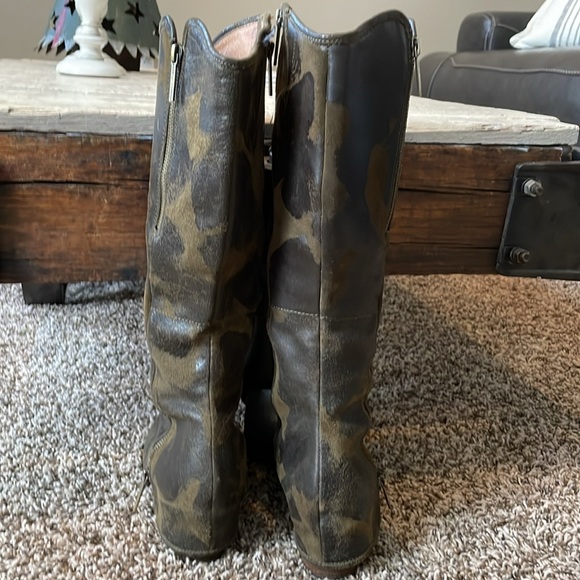 Donald J. Pliner Devi3 tall suede boot in olive 7.5 - Picture 7 of 11